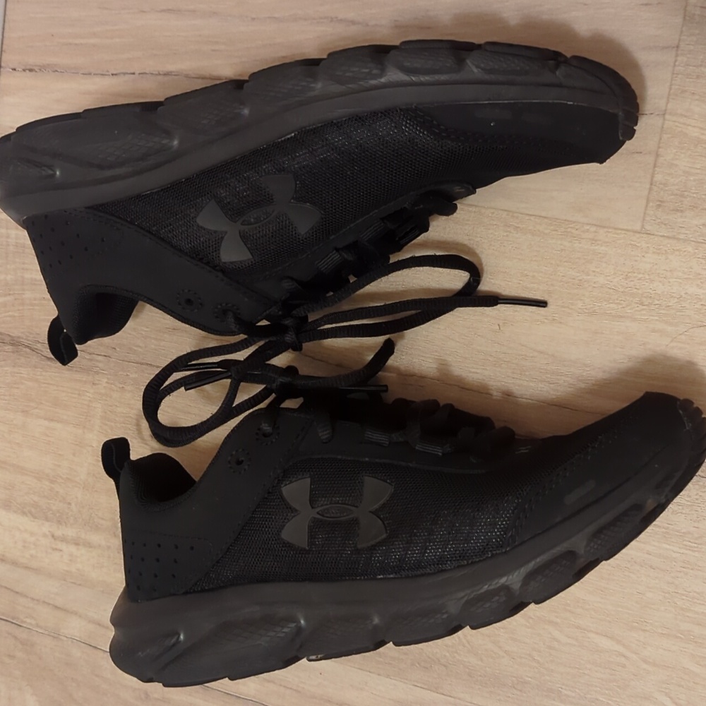 Sz.8 Under Armour Charged Assert All Black Sneakers - Picture 7 of 14
